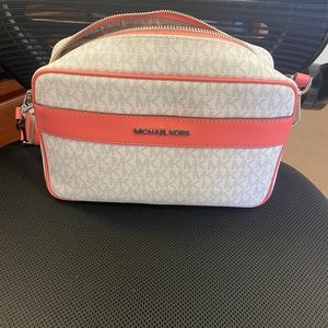 MK purse excellent condition